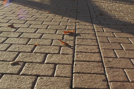 Nahaufnahme geprägter Farbasphalt Gleisbau, Prägeasphalt