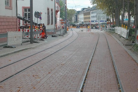 geprägter Farbasphalt Strassenbahn-Schienen